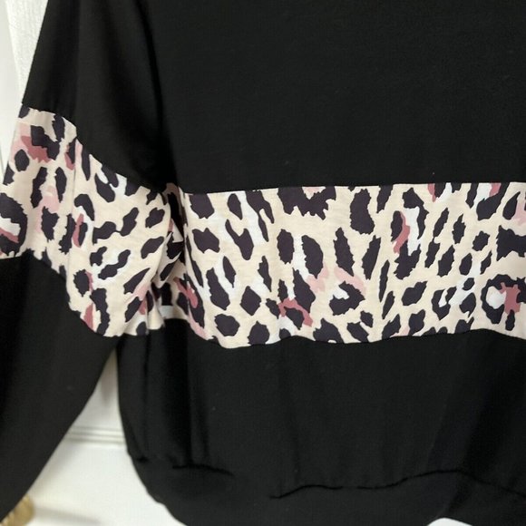 BLACK SHIRT WITH LEAPARD STRIPES ON SLEEVE &MIDDLE Size M - Picture 2 of 7